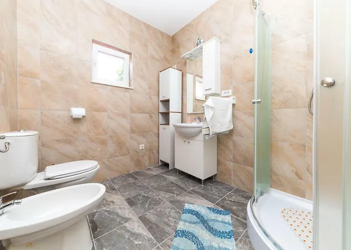 Sky Будинок відпочинку Чіово